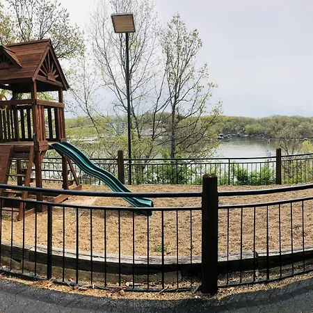 Waterfront Condo With 2 Pools And Boat Slip!